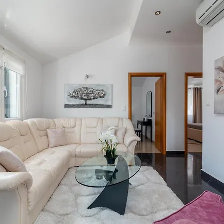 Διαμέρισμα Igor *